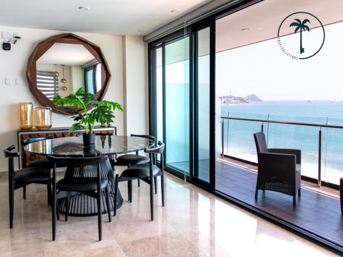 Moderno condominio con vista al mar!