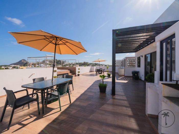 Comfy Apartment with Stylish Furnishings & Private Balcony - Antigua