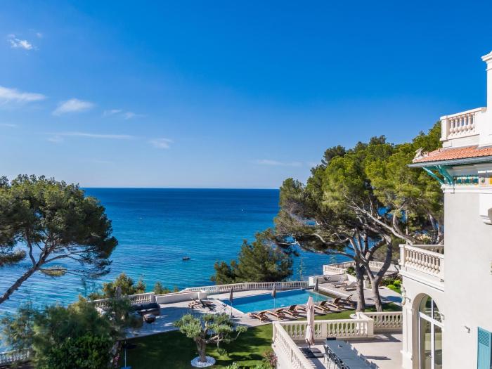 Maison de Maître avec piscine en front de mer