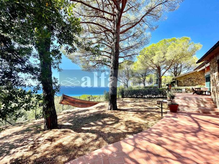 Villa PIEMONTE, 3 camere, 3 bagni, e splendida vista mare! by Alfareal