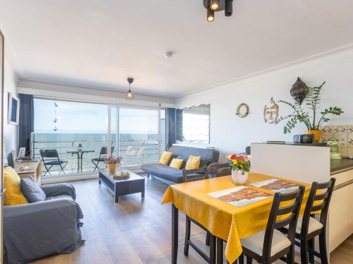 Apartment on the 6th floor with sea view