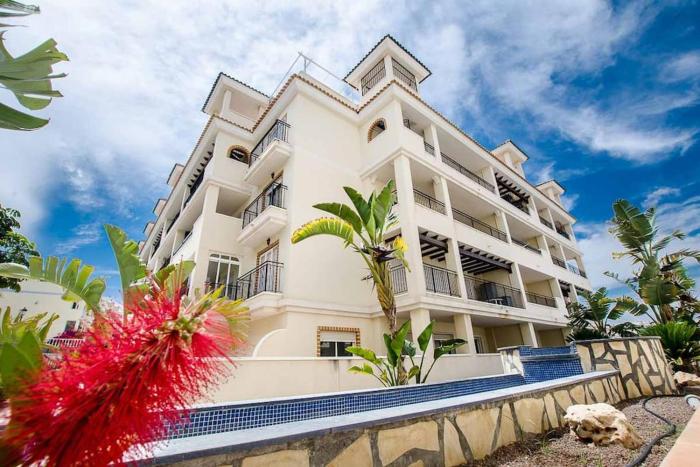 Spacious 1 bedroom ground - flooor apartment with large private terrace in Villa Martin