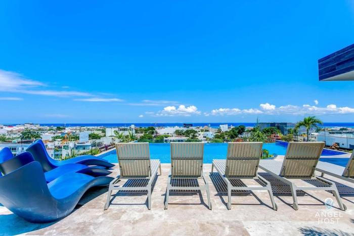 NEW! Adorable Midtown Studio, Pool, WiFi, Smart TV