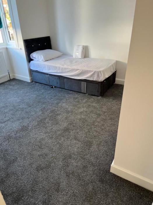 ENSUITE ROOM AT HAYES