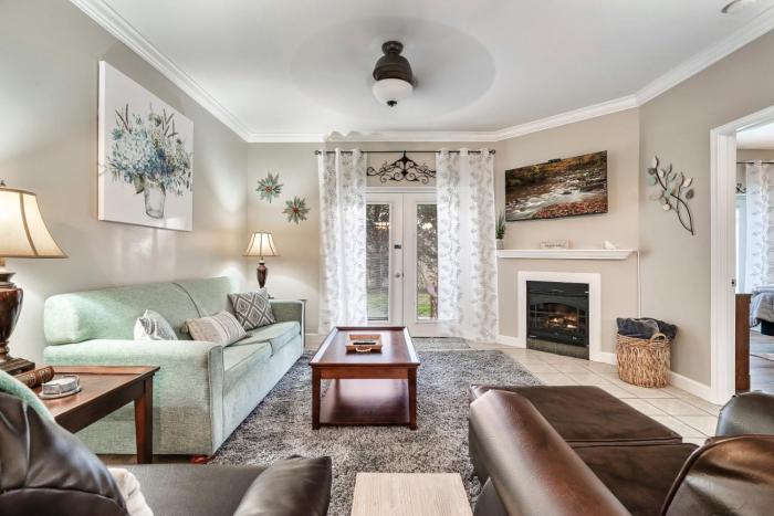 Luxury Condo, Sleeps 6, 3.2 Miles to Dollywood