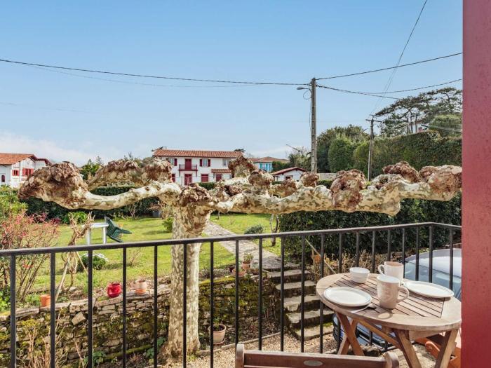 Appartement au calme à 300 m des plages, 2 chambres, parking, jardin, Guéthary - FR-1-4-686