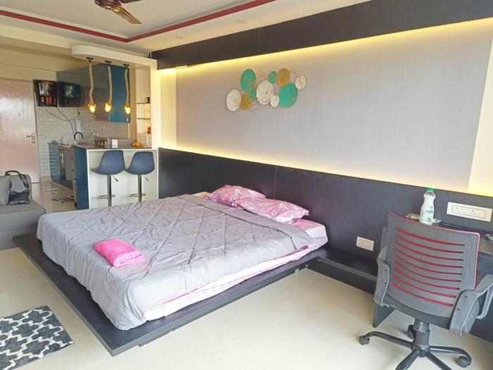 Siddha Xanadu Studio, Poolside Near Airport, CC2 Mall