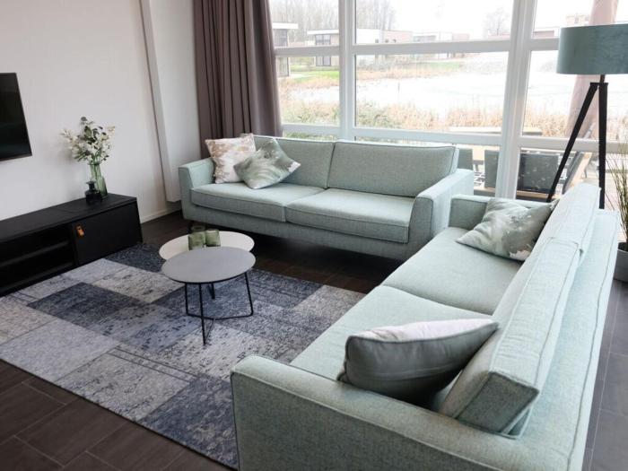 Holiday home with motorboat