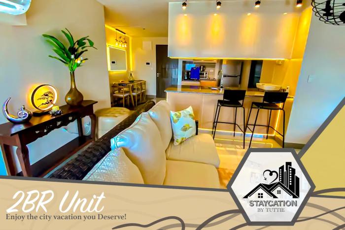 Luxurious 2 Bedroom Family Suite plus Maid Rm in Eastwood City