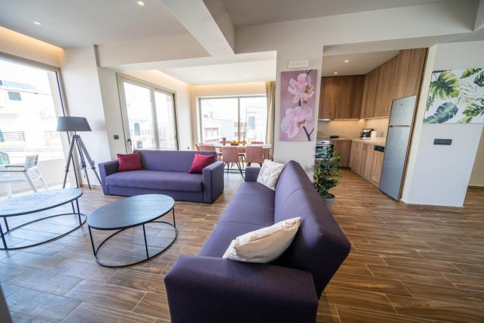 Luxury House - Hersonissos Center - Sleeps 8