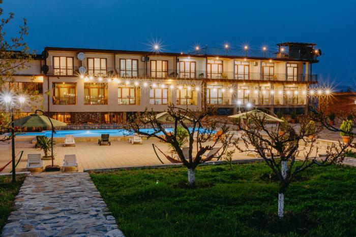 Hotel & Wine Cellar ARGE