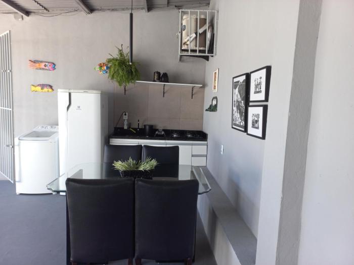 Linda edícula a 80 m da Praia de Itapuã