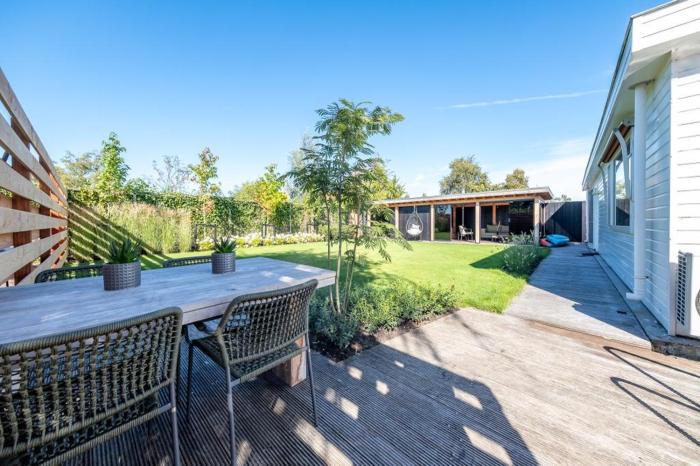 New- Private Cosy Houseboat, on a lake near Amsterdam