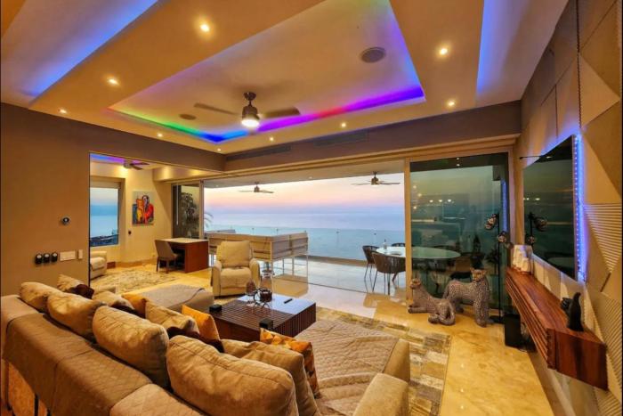 THE BEST OF LUXURY AND THE BEST SEASUNSET VIEWS, PRIVILEGED LOCATION