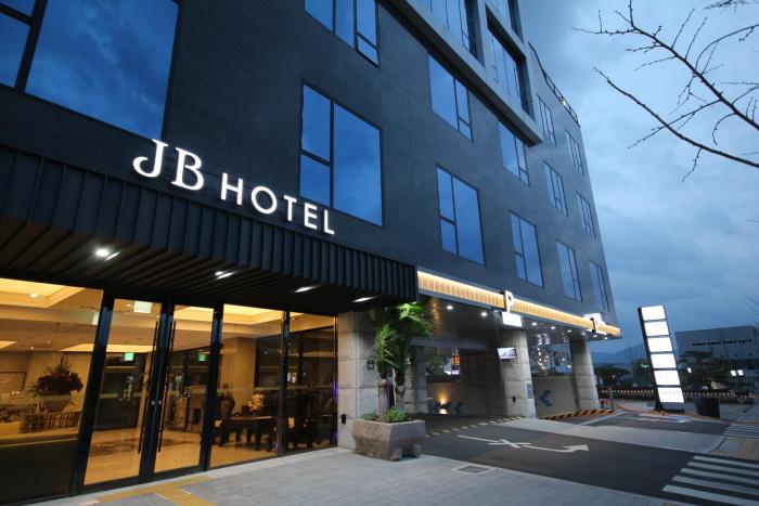 JB Tourist Hotel