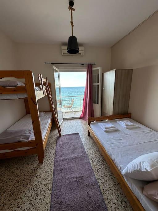 Grekou Farmhouse in the waves