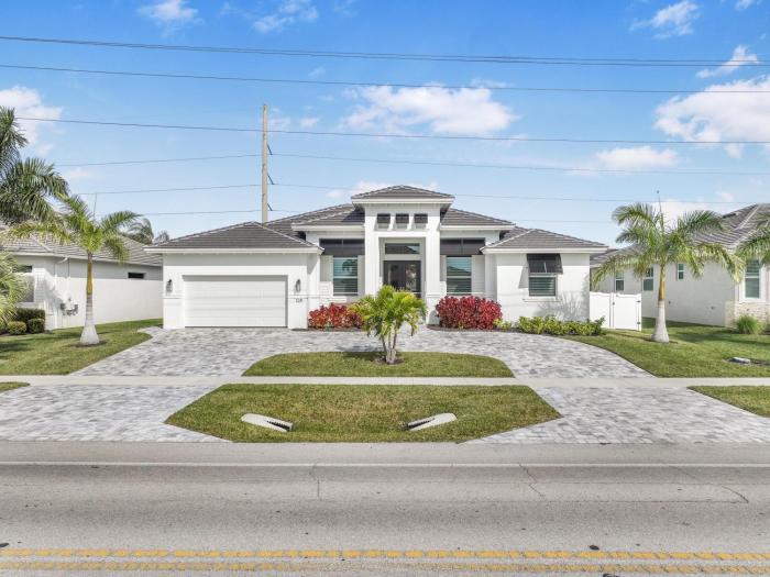 2022 built home with poolspa and walk to Mackle Park