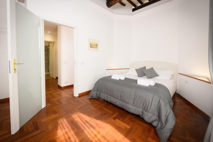 Mommys - Vatican House