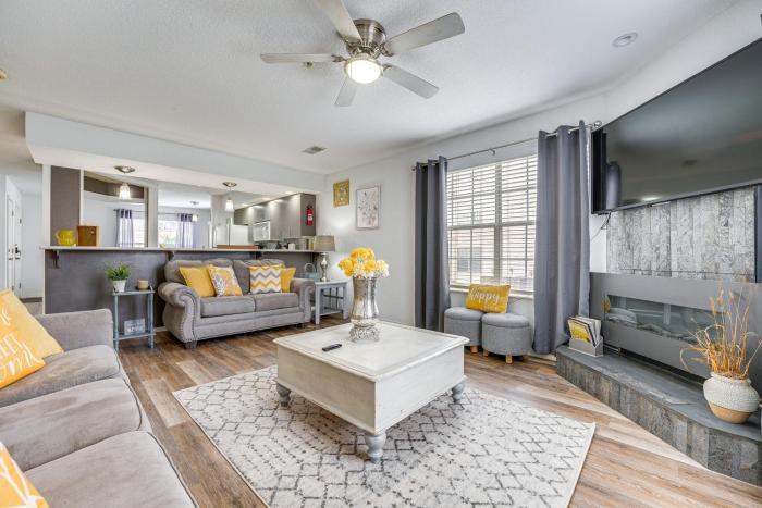 Inviting Condo with Pool Access, Near Branson Strip!