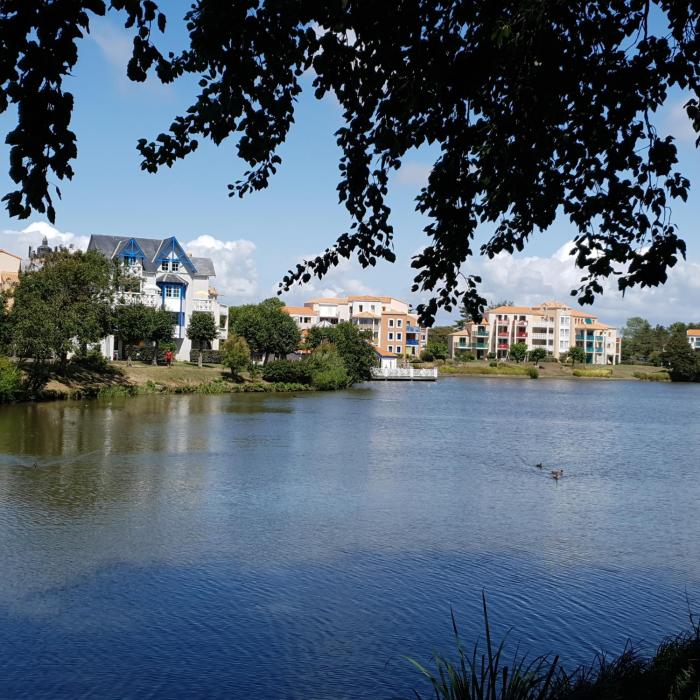 Appartement à Port Bourgenay, vue sur lac, au pied dun parc aquatique