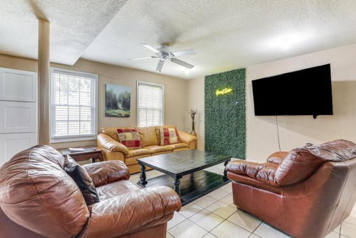 Pet-Friendly Lilburn Duplex w Patio & Grills!
