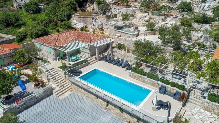 Apartments with a swimming pool Orebic, Peljesac - 20576