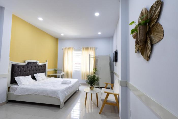 Sunny Big Window Apartments Near Airport