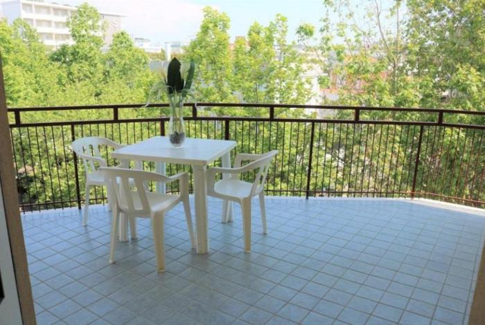 Lovely bright flat near the beach