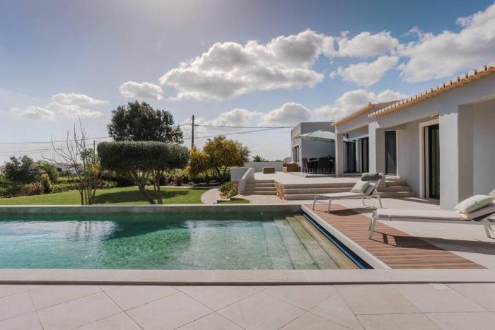 Luxurious 4Bedroom Villa Retreat by Lisbeyond