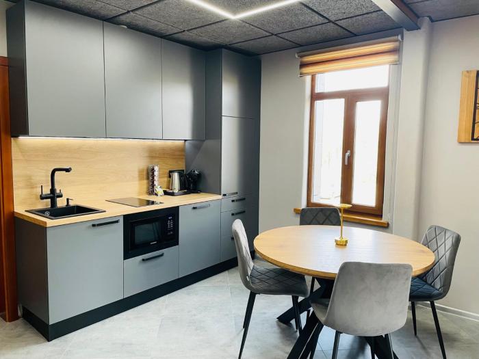 BRIVIBAS RESIDENCE - EAST WEST, free PRIVAT parking, free WIFI, self check-in