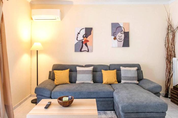 Colourful and bright apt in Kallithea