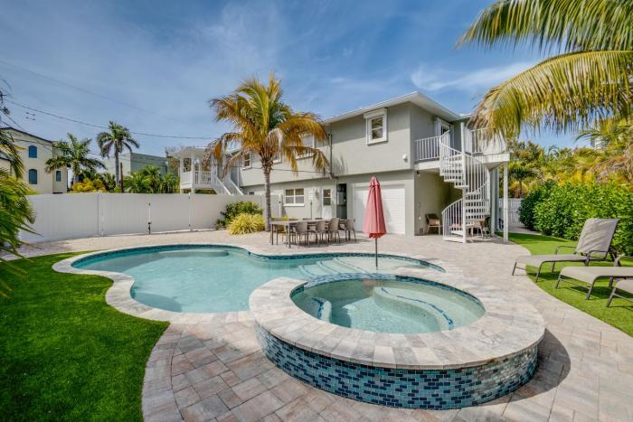 Two-unit home on AMI, 40 steps to beach entrance