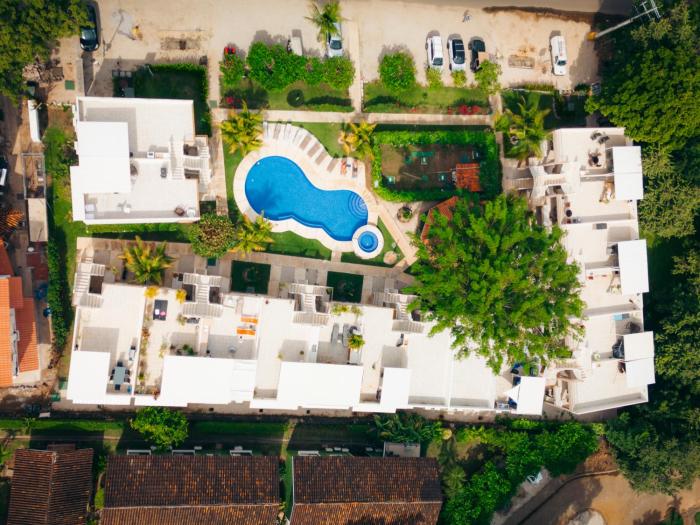 Parakeet Paradise 2nd floor Condo with Rooftop