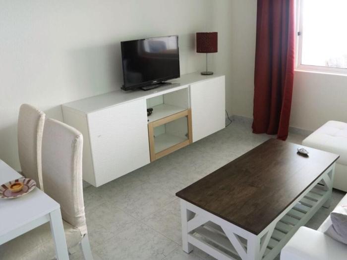 Apartment on the beach in Vale Centianes