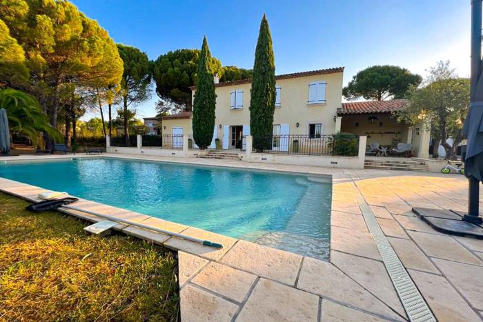Elegant Provencal Farmhouse - 10 Guests - Pool