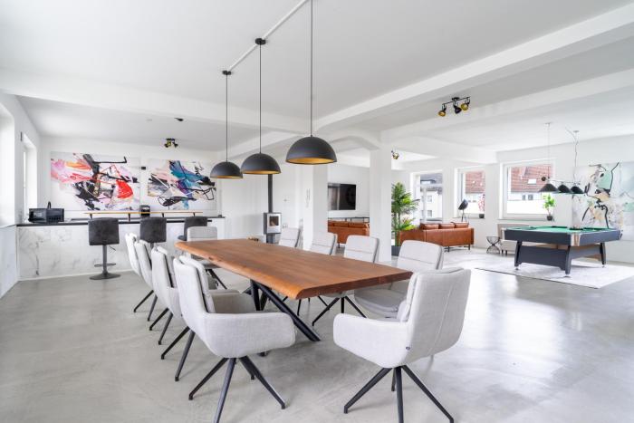 Beyond Living® I 235 m² LOFT I Billard I Kamin