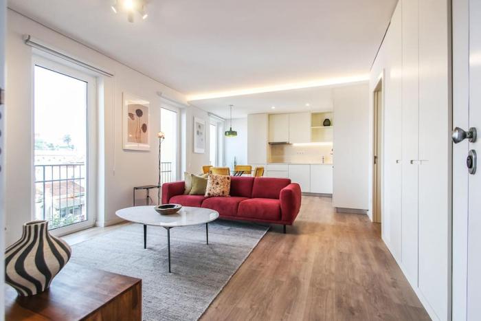 Outstanding Liberdade Spacious Apt 2 Bedroom w AC