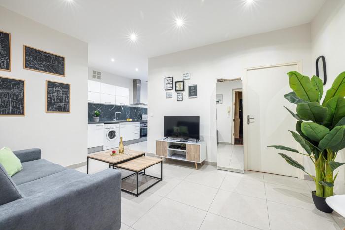 Charming 1 Bdr Old town