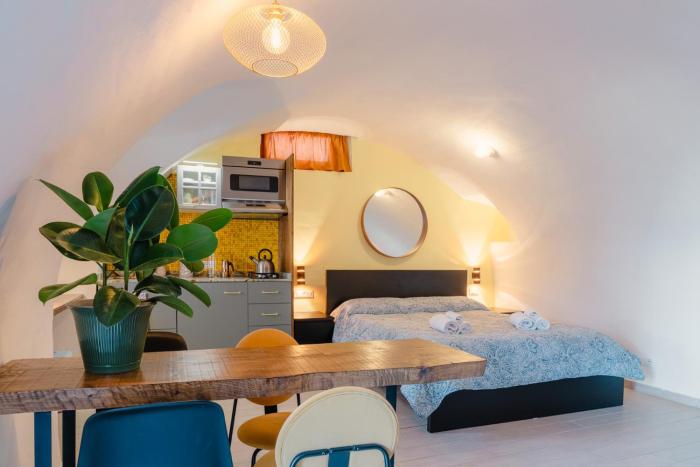 Casa Anastasia with private patio by GardaDoma