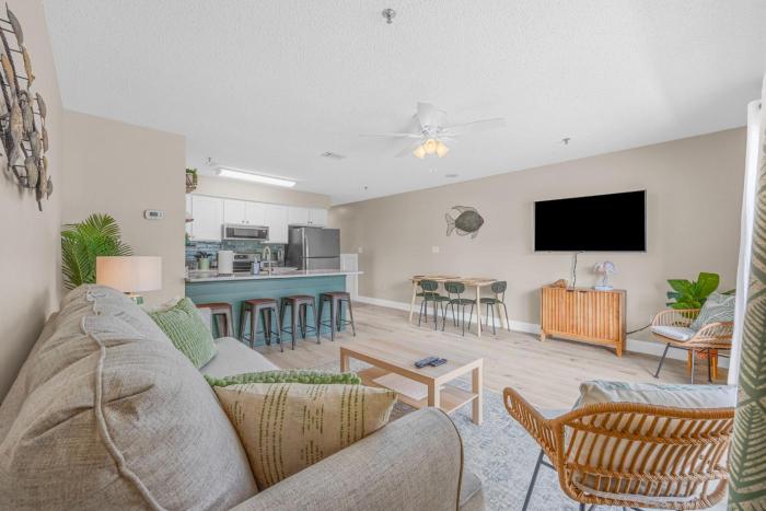 Newly Renovated Condo with Beach access steps away