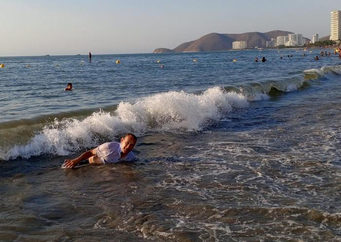 Santa Marta, El Rinconcito Hogareño. Hermoso Apto Y Amplio con Piscina, Cerca Playa Bello Horizonte.