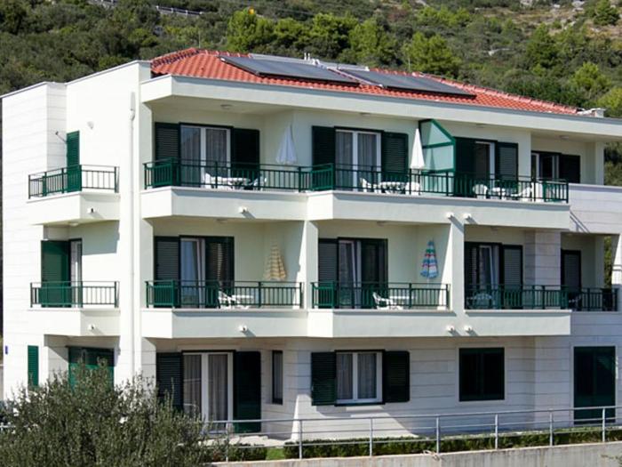 Apartments by the sea Igrane, Makarska - 17292