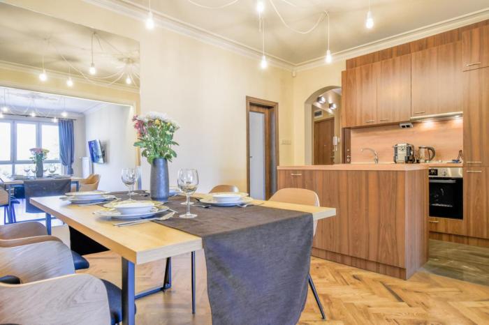 Stunning 2BDR Condo on Historic Location in Center