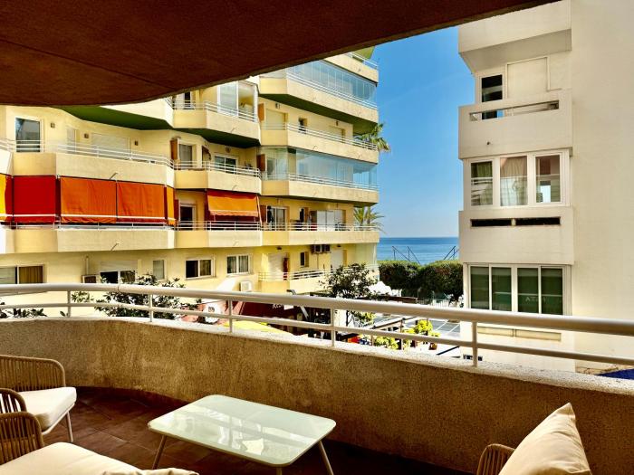 Stunning Apartment With Sea Views - EaW Homes