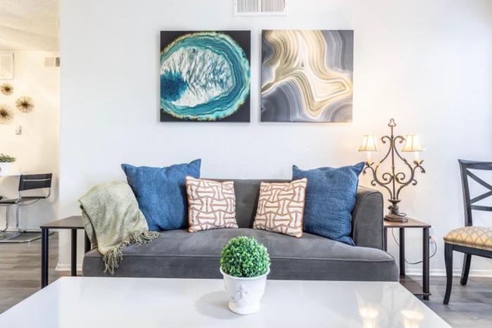 North Dallas Updated One Bedroom Apartment