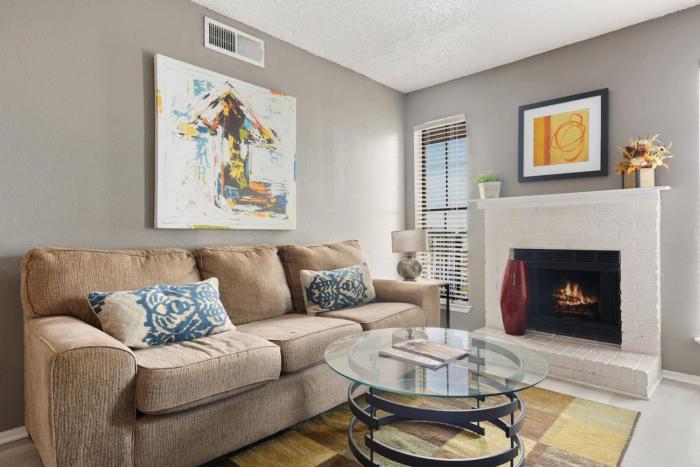 One Bed One Bath Affordable Apt With Balcony