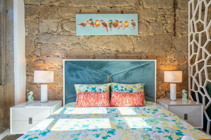 Charming Stone Wall Apt with Metro AC in Central Porto
