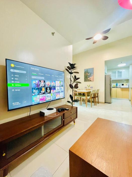 1 Queen Bed & 2 double beds at One Uptown Residences with XBOX and Netflix