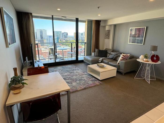 Amazing City Skyline Apartment near Convention Centre - Pool Gym Sauna