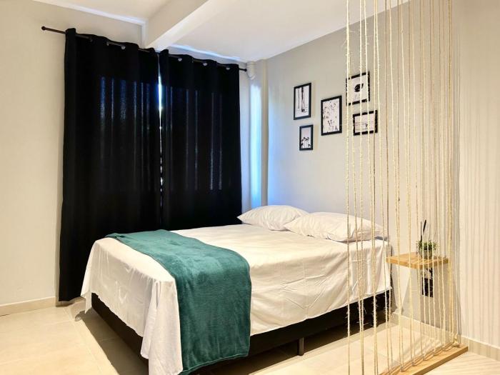 002 - Apto monoambiente em residencial com piscina na praia de Bombas